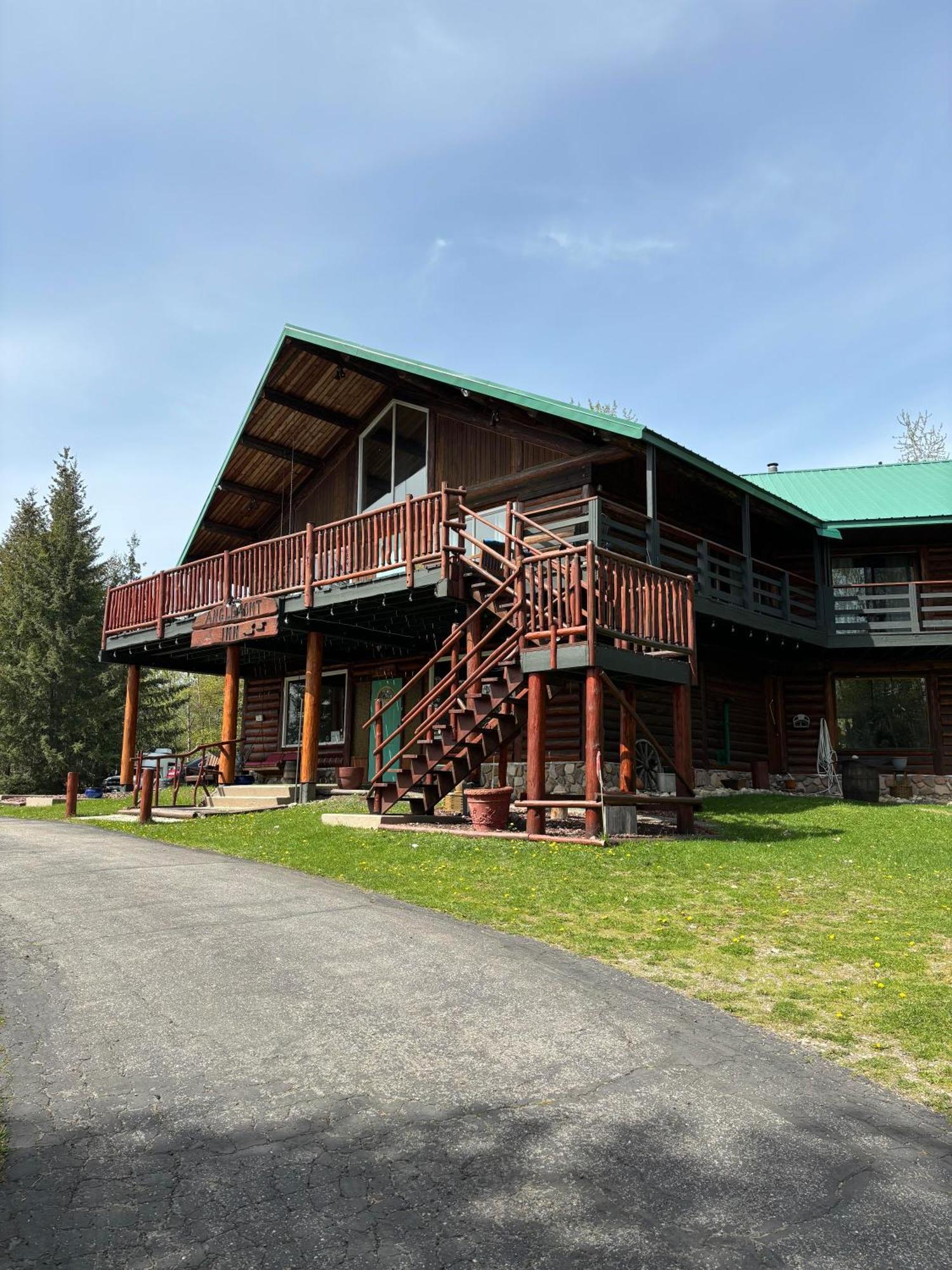 Anglemont Inn Exteriér fotografie